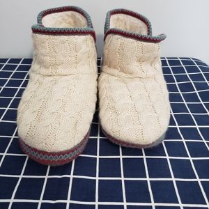 Muk Luks》9/10 knit slipper booties